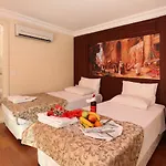 Sirkeci Park 3*
